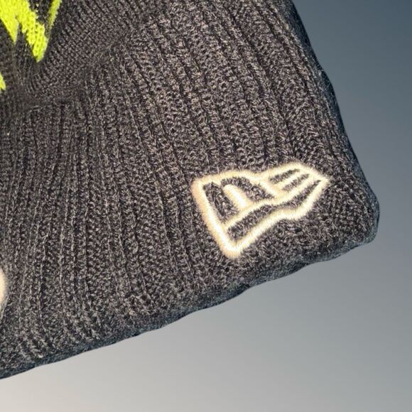 Youth New Era NFL SEATTLE SEAHAWKS Football Knit Pom Beanie One Size - Picture 3 of 7